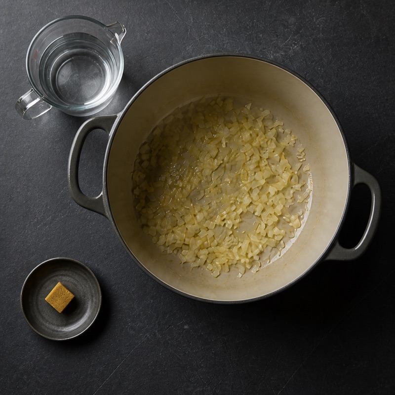 Step 1: Fry onion and garlic, add 1 liter water and the bouillon.